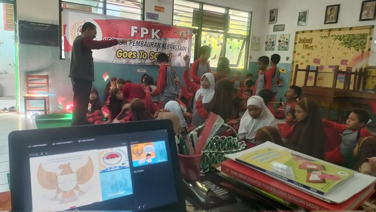fpkgresik's tweet image. FPK Kabupaten Gresik melalui program FPK Goes to School kembali menggelar sosialisasi kebhinekaan ke siswa sekolah dasar, (Jum&apos;at, 11/8/2023). Kali ini di SDN 9 Sidokumpul Kota Gresik.

#fpk #fpkgresik
