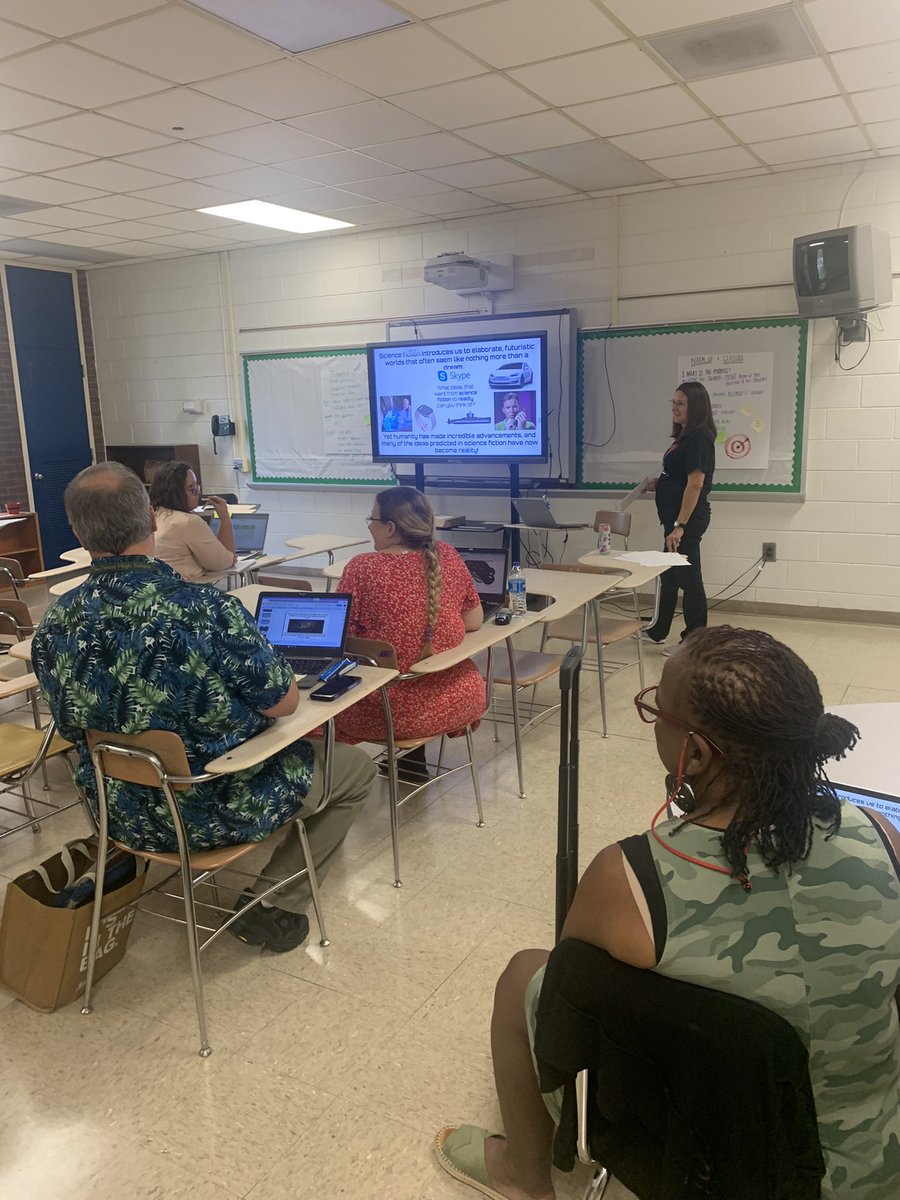 STEM in Lights 🌟Literacy is the foundation for amazing cross curricular connections! <a href="/CumberlandCoSch/">Cumberland County Schools</a> #TheELAExperience #SettingtheStageforSuccess <a href="/martina_graham1/">Martina Graham, M.Ed, NBCT</a> @EdCoachKing22
