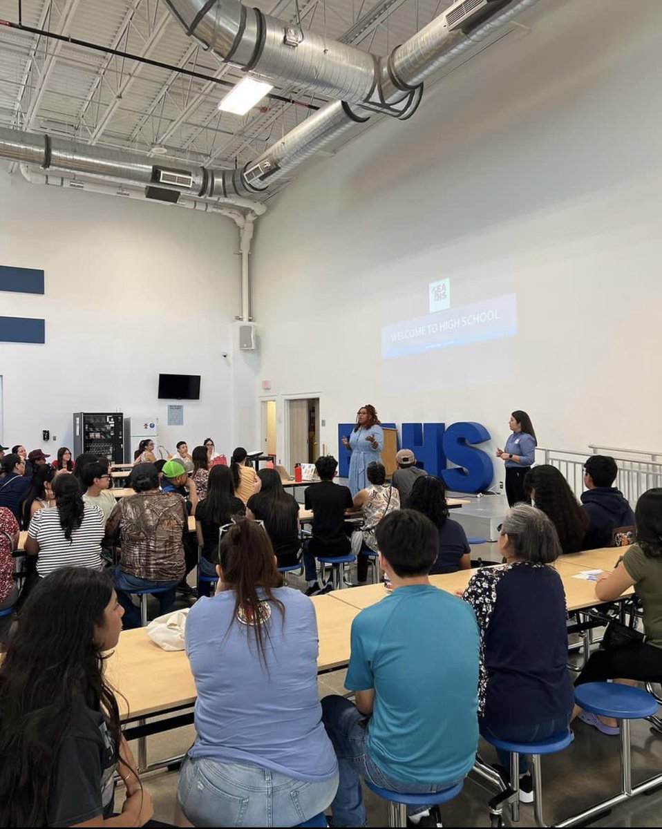 We had a full house for our @EastwoodBoxers parent night. Incoming 9th graders and their parents made course schedules and received information about GPA and pathways. @HISDCentral @DrHildaArnold @Dr_JDavila @MsDixie_EAHS @Jen_Harwell