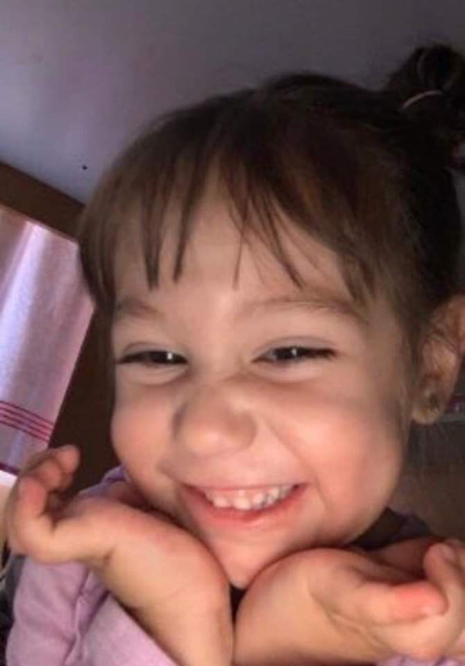 "te traje gomitas por que se que te gustan"