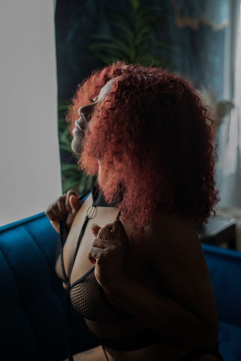 LesShawBoudoir's tweet photo. “take a thousand naked pictures of yourself now. you may currently think ‘oh, i’m too spooky’ or ‘nobody wants to see these tiny boobies’ but believe me, one day you’ll look back at those photos with much kinder eyes and think ‘dear god, I was a beautiful thing.’��� - moira rose 🖤 https://t.co/jSsTNh0a42