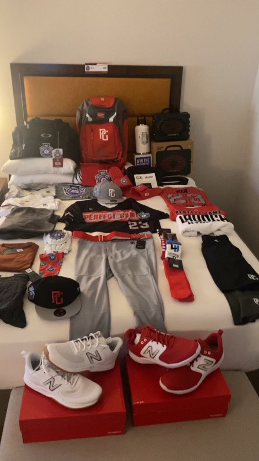 AukaiKea's tweet photo. Almost go time. Mahalo @PGAllAmerican @PerfectGameUSA! Thank you for this opportunity &amp; all the swag! 🤙🏽 #WEST https://t.co/vPOIjiGhTa