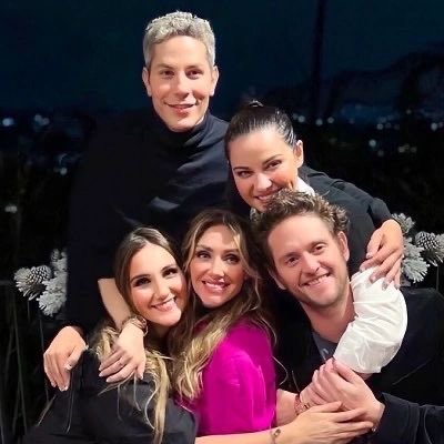 rbd_magia_'s tweet photo. Que bonito que nos encontramos más bonito si nos abrazamos  nadie nos creía pero lo logramos ha sido difícil pero aquí estamosss…….

CERQUITA DE TI https://t.co/HYT6pZJLjL