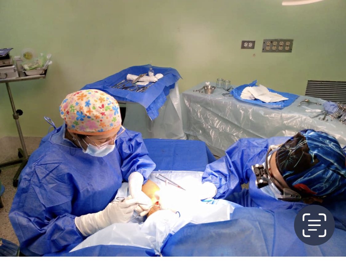 Muchas felicitaciones al gran equipo del hospital de Tinaquillo por la excelente jornada de colocación de accesos vasculares a pacientes renales de la unidad de hemodiálisis. Los Cojedeños estamos muy orgullosos y agradecidos por su trabajo. Dios les pague #VamosVamosCojedes