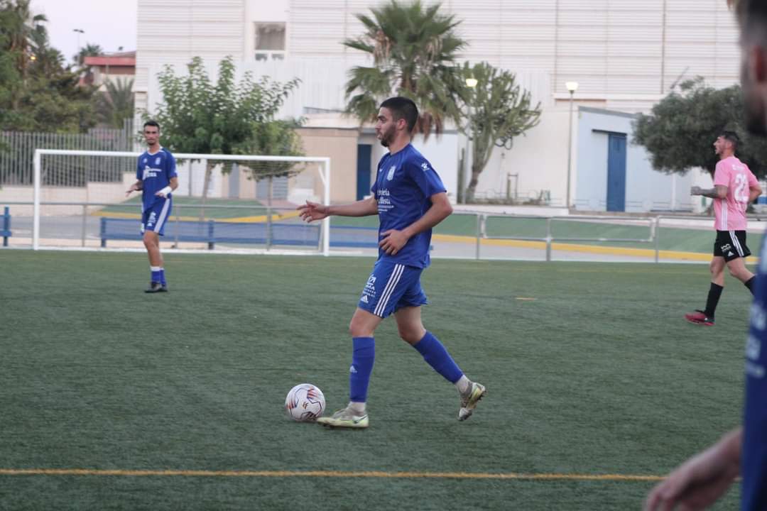 .
⚽ Nuestro equipo ganó en Torrevieja 0-2 (Manu y Víctor) al <a href="/SCTorreviejaCF/">SC Torrevieja CF</a> dejando una gran imagen en su tercer partido

⚽ También ganó 0-3 en Crevillente el Domingo 13 Agosto al @UECrevillenteFB en su segundo partido

👉 Los de <a href="/Rafa8451/">Rafa7</a> siguen ganando en esta pretemporada
.