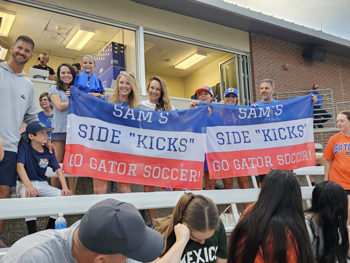 Former #Gator Megan McMillan (2000-03, 2003 All-SEC Tournament Team) showing support for second year head coach Samantha Bohon:

#GatorsAlways 
@ChompTalk