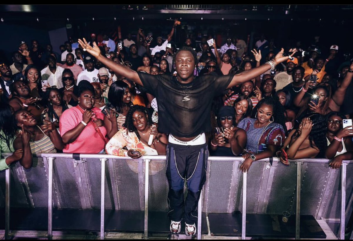 Bless his imperial majesty king 🤴 1GAD history won’t forget this king @stonebwoy 
#5thDimensionWorldTour 
@drlouisa_s 
#bhimnationglobal🇬🇭 
#NigeriaMusic
#GhanaMusic