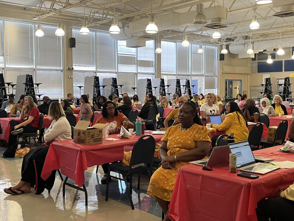 SuttonES_HISD's tweet image. Welcome Back to our wonderful Sutton teachers and staff!!! Ready for 2023-2024 school year!!! #goingforgold #westdivision #suttonbears