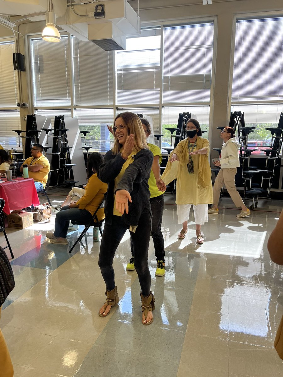 SuttonES_HISD's tweet image. Welcome Back to our wonderful Sutton teachers and staff!!! Ready for 2023-2024 school year!!! #goingforgold #westdivision #suttonbears