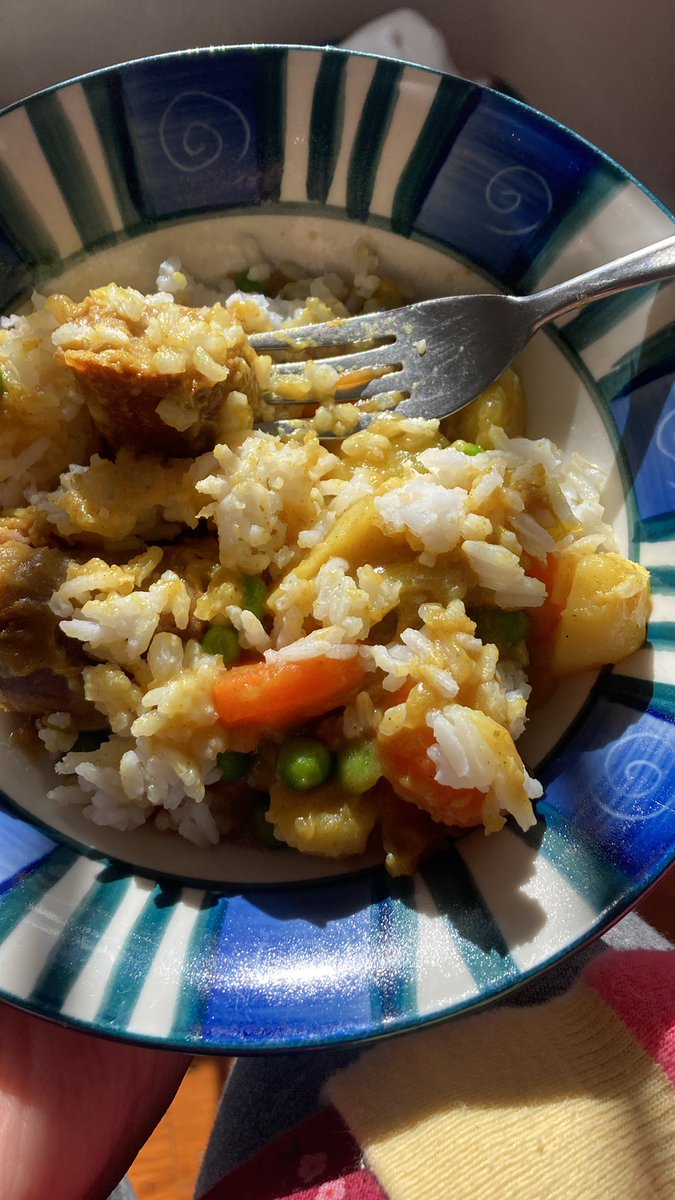 arilasoul's tweet photo. Curried sausages for lunch 😭 https://t.co/YRL6pAe3A3