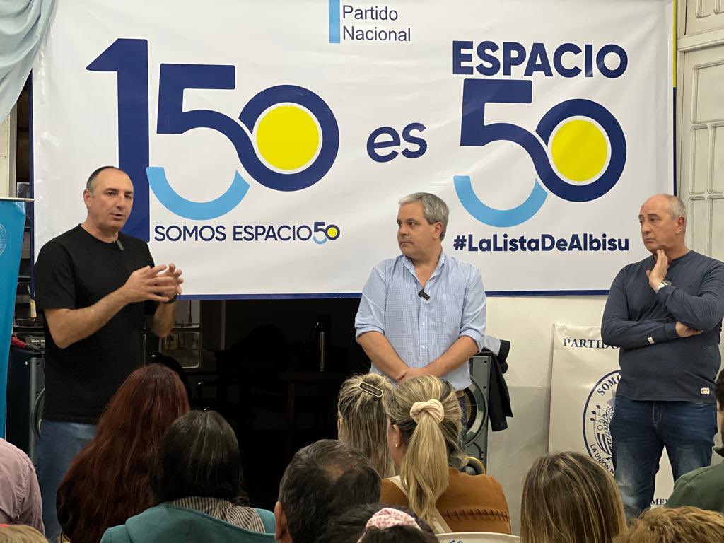 Noche de lluvia en Salto pero no detuvo a los compañeros de la Lista 150 que integra el Espacio 50.
Se reunieron para planificar futuras actividades y nos invitaron para comentarles sobre las gestiones que venimos realizando.