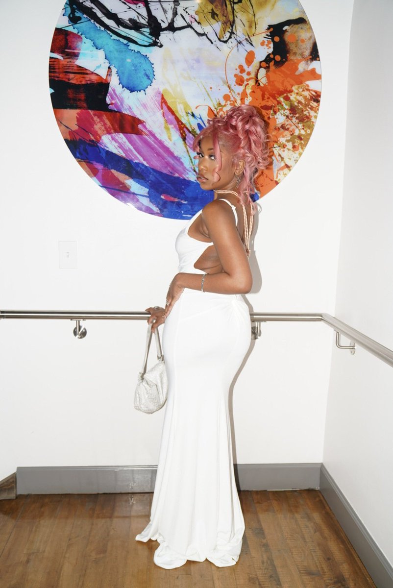 diewearingdior's tweet image. ….I’m like Princess Diana. #ThirtyWon🏆