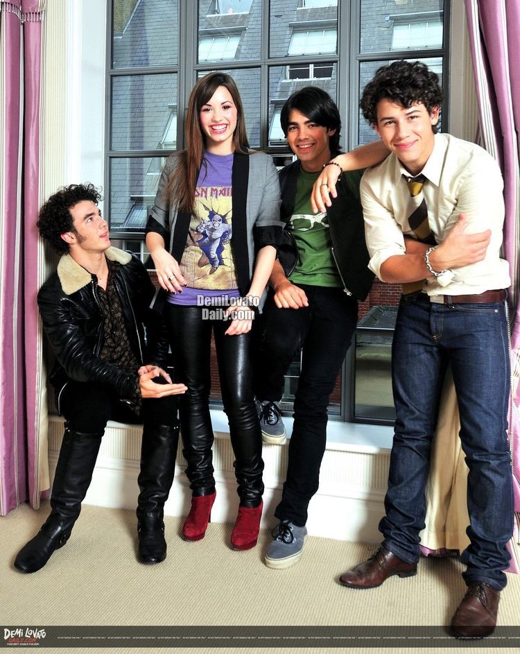 ihrmai's tweet photo. Anyone else feel like we’re transported back to 2008 with all these announcements. Like am I turning 30 this year or 16. I can’t 🥺 https://t.co/GebCikWQz9