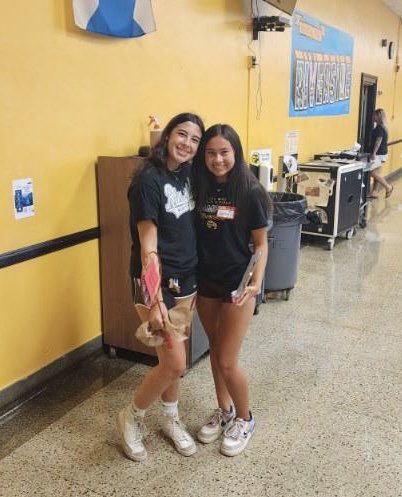 TMGerboth's tweet photo. 💛🖤💛 Shout-out to our Student Leadership for helping us with this evening’s 8th Grade Orientation!!! We hope everyone had a wonderful time and we look forward to a happy and healthy 2023-2024 school year! 🎉🎉 #WeAreRiverside https://t.co/aotG6kosxm