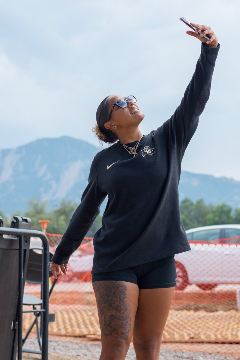 CUBuffsSoccer's tweet photo. Freshman ➡️ Senior 

@__shyyra keeping the tradition 

#SideBeforeSelf // #GoBuffs https://t.co/xKZJ9ebOsJ