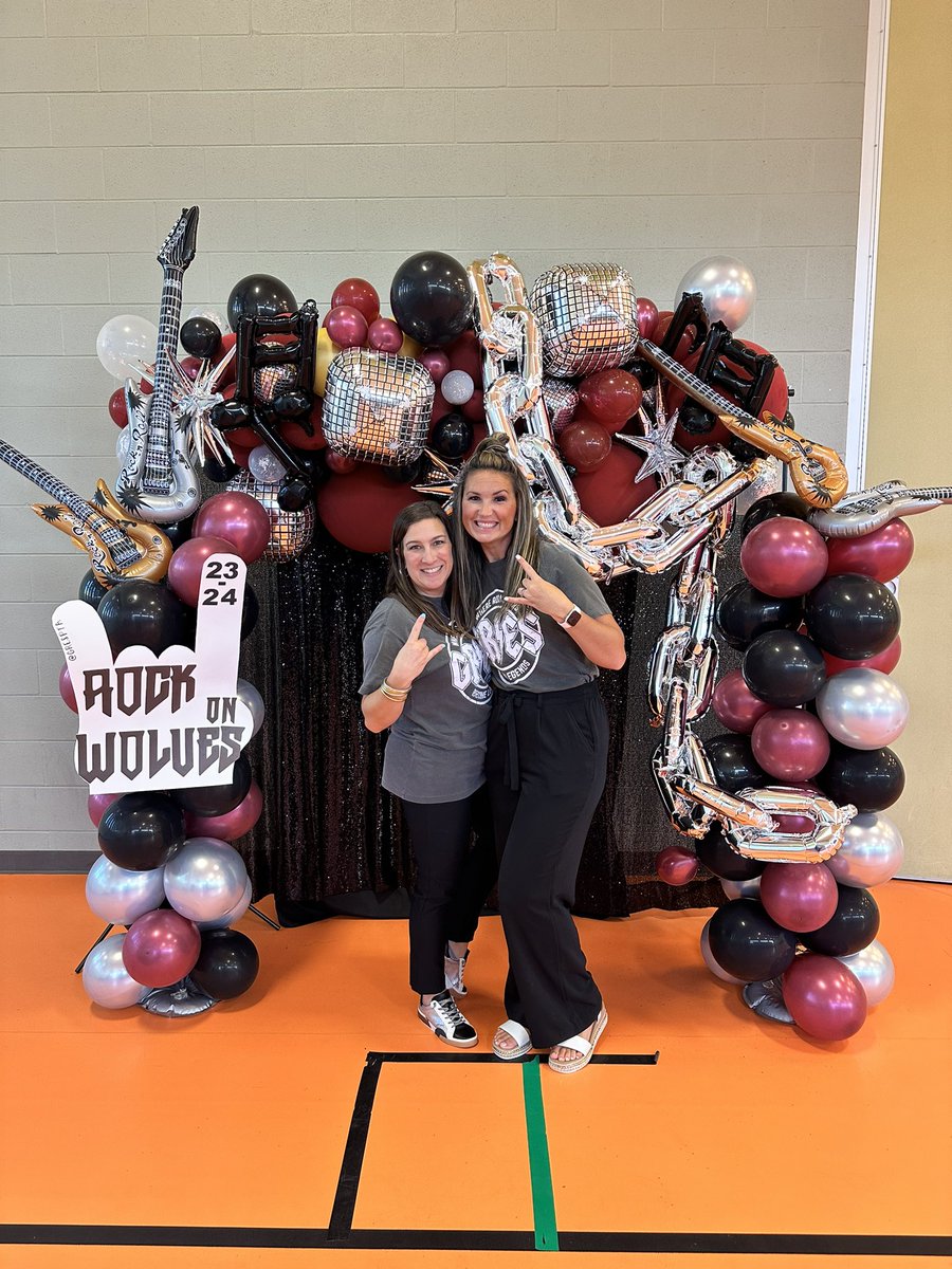 LizMunster03's tweet photo. Day 9….Meet the Teacher!!! 2023-2024 we are ready for you. Seeing the kids makes us even more ready!!! 🤍🐺🤍
#togetherwethrive #growinggreatness #GRESrocks @cisdnews @DrChapmanCISD @KristaMoffatt https://t.co/nrj2uMlaOB