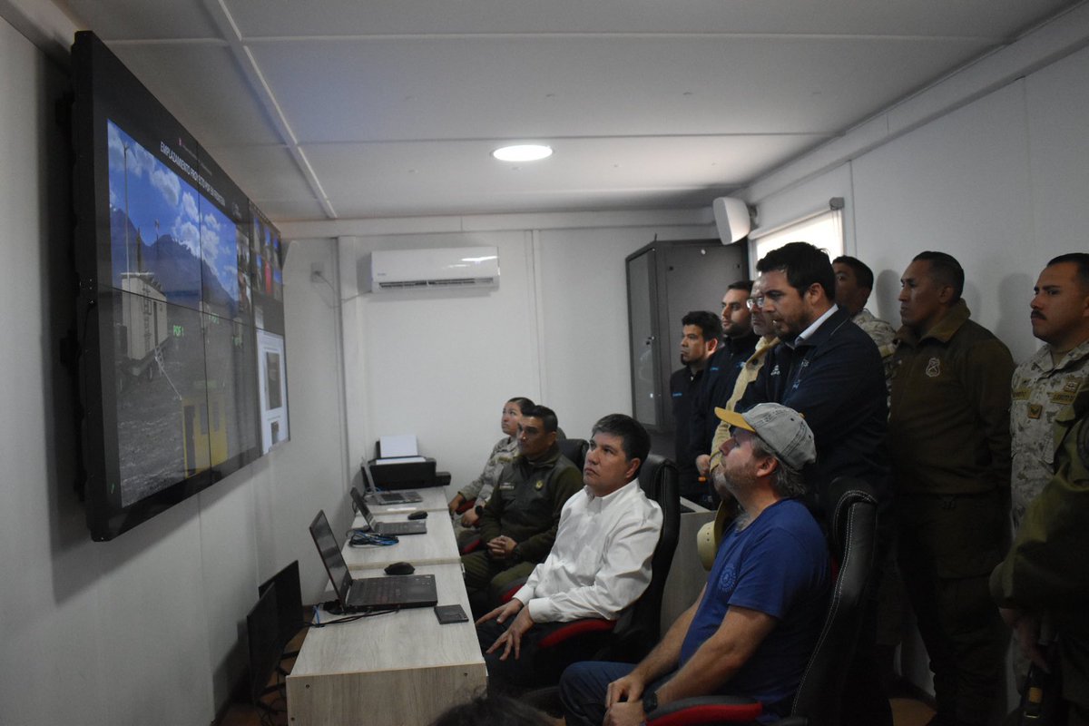 DPRTarapaca's tweet photo. ✅Subsecretario del Interior @DrManuelMonsalv visitó los nuevos Puestos de Observación Fronterizos en #Colchane. 

👉Junto a delegado @dquinterosr revisaron la instalación de los modernos POF que permitirán entregar #MásSeguridad y mejores condiciones de habitabilidad. #Iquique https://t.co/iXVDTstLfo