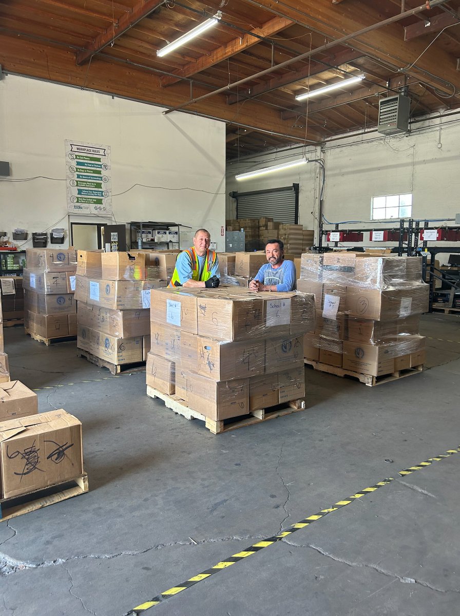 accessbooksca's tweet photo. Thanks to the great crew at discover books, a valued partner getting books into communities!
@tyhincy @discoverbooks @laschools @ComptonUnified @ala_aasl #accessbooks #schoollibraries #activehealthyinformed #healthiertogether #bookgiveaway #booksforlearning #booksforjoy https://t.co/CuOw8U1aPK