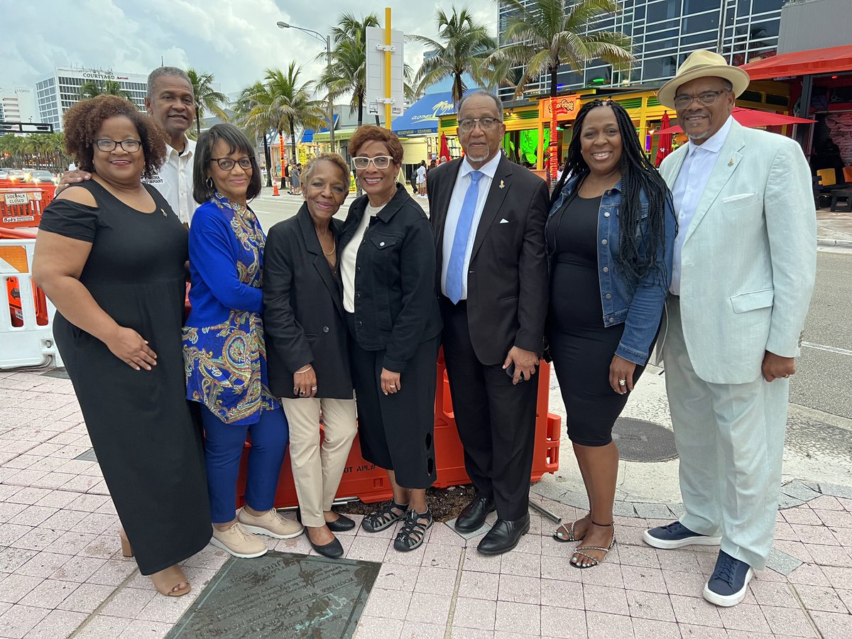 Members of the National Newspaper Publishers Association Executive Committee, take a stroll along Fort Lauderdale Beach and wind up on the “Walk of Fame” star of Publisher Emeritus, Levi Henry, Jr. of the Westside Gazette .