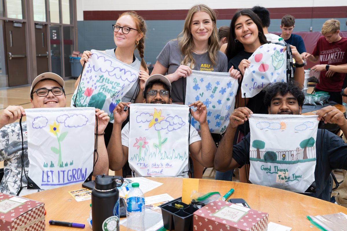 myvsuw's tweet photo. This week, we had the pleasure of working with @asuchangemaker to engage students in community service projects for #SparkysDayOfService! 

Thank you for having us and good luck to all of the students embarking on their college journeys this fall #ForkEmDevils https://t.co/MY3AWzatkl