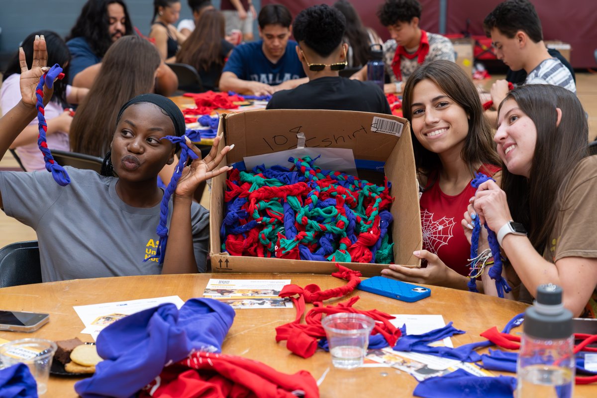 myvsuw's tweet photo. This week, we had the pleasure of working with @asuchangemaker to engage students in community service projects for #SparkysDayOfService! 

Thank you for having us and good luck to all of the students embarking on their college journeys this fall #ForkEmDevils https://t.co/MY3AWzatkl