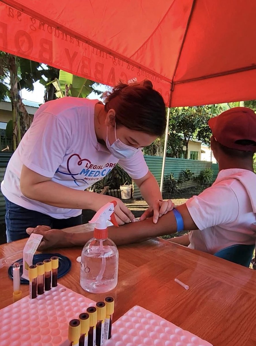 PhilstarNews's tweet photo. LENI, RISA LEAD BRIGADA ESKWELA IN NAGA

Senator Risa Hontiveros and former Vice President Leni Robredo participated in the opening ceremonies of DepEd - Naga City's #BrigadaEskwela2023.

They organized a medical caravan for students, parents, and other residents as part of a Brigada Eskwela activity in Camarines Sur.

“Ngayong panahon ng krisis, alam natin na malayo at mahal magpagamot kaya naman inilapit na natin ang mismong libre at dekalidad na medical services sa ating mga paaralan,” Hontiveros wrote.

📸 Hontiveros, Robredo