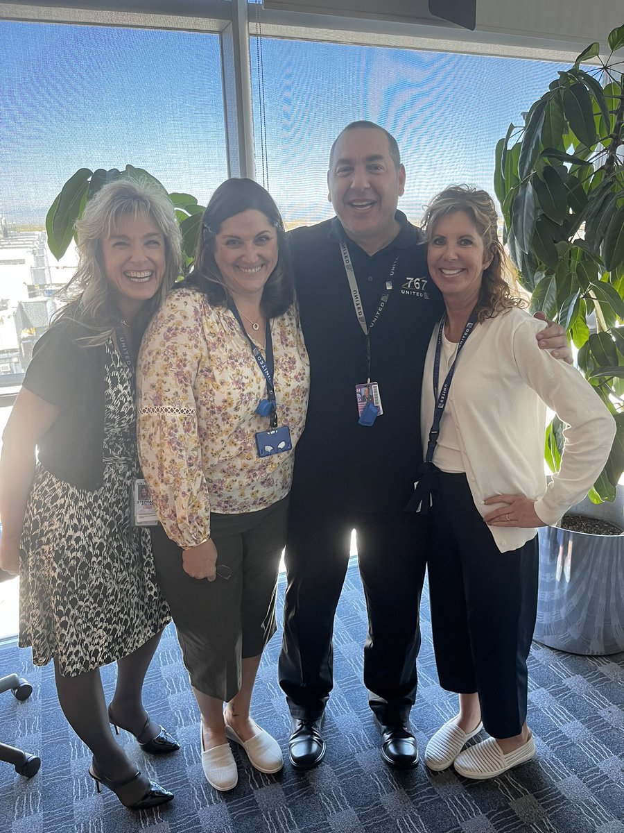 Wowza! 👀 who I ran into at DIA! 7/31/88 class still going strong! We learned city codes and Apollo together! Stephanie, Michael and Sheila all working in the SOC keeping UA running OT! ✈️ We have some great memories ✈️ #weareunited @mcgrath_jonna @DJKinzelman @GBieloszabski