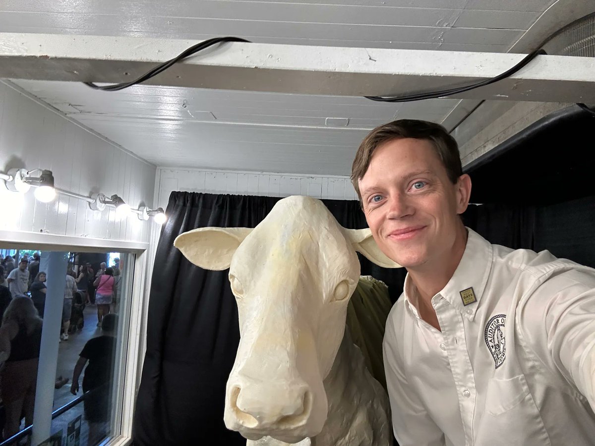 RobSandIA's tweet photo. You butter believe I went to see @CaitlinClark22, Jack Trice, Kurt Warner and of course the OG butter cow at the #IowaStateFair π§ π π π
#justiowathings #BestDaysEver https://t.co/aVICXDRcci