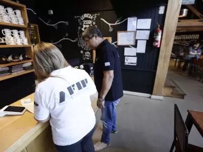 puellaok's tweet image. $116 mil millones no declarados en el exterior fueron descubiertos por la AFIP. Mientras dicen que el problema son los planes, 4 vivos se roban lo que produce un país entero evadiendo.
Fuerte con los débiles y débiles con los poderosos, es el clásico liberal.