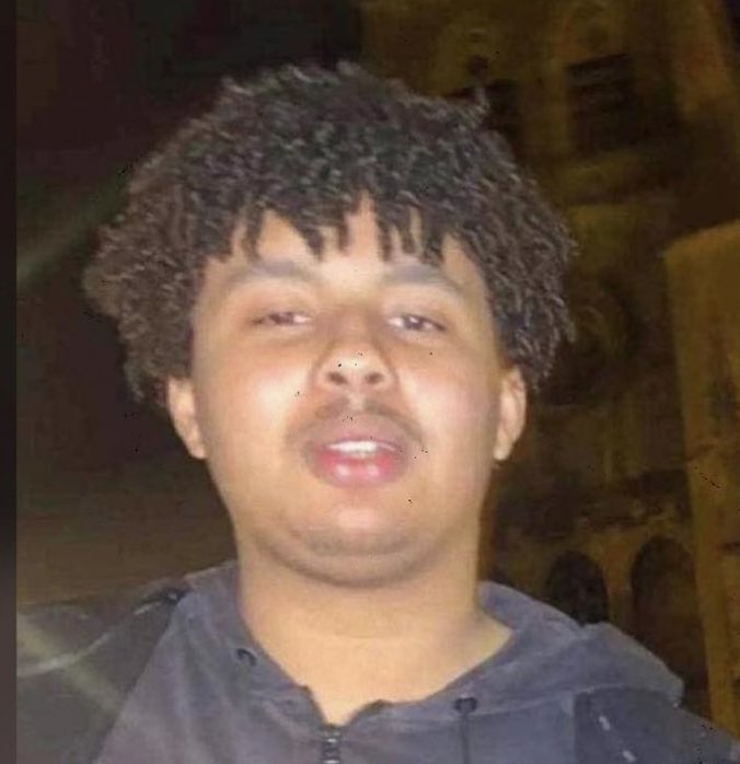 infovlogger36's tweet photo. En Francia, un moro ha violado a una joven y la ha empalado con una escoba destrozándole el colon, el útero y los intestinos. La chica está en coma inducido pero los medios no han encontrado un momento para dedicarle un especial porque el peligro es la ultraderecha. https://t.co/qD18QelTWP
