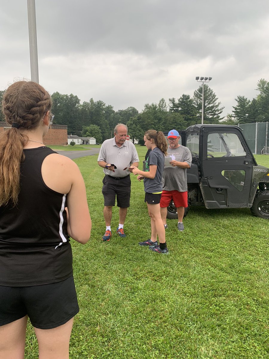 Middle school had 3 runners in award ceremony. Great first meet!  Proud of these runners!🏃🏃🏼‍♂️ <a href="/MilanAsstAD/">Milan Assistant AD</a> <a href="/MilanAthletics/">Milan Athletics</a> <a href="/MilanSchoolCorp/">Milan Comm Schools</a>
