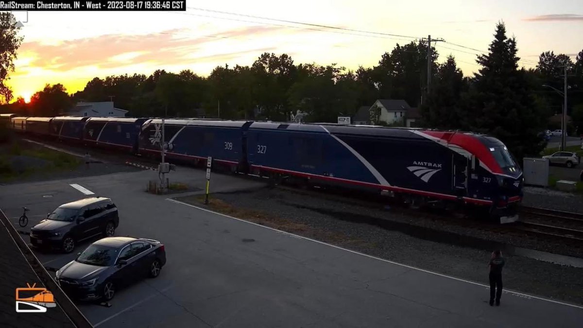 railstream's tweet image. This evening’s @Amtrak Capitol Limited going by the Chesterton #railcam

#sunset #trainspotting #railfan
