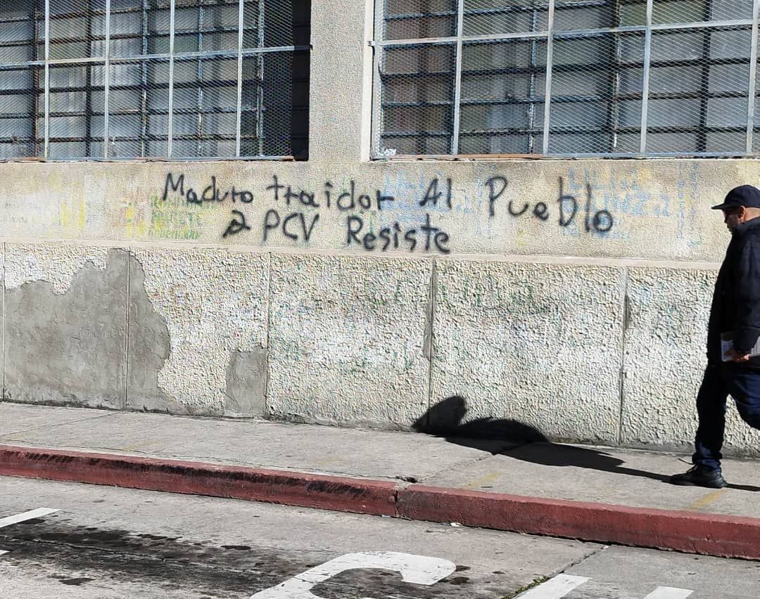 #17ago Las calles de #Mérida amanecieron hoy denunciando los abusos cometidos por el gobierno neoliberal y anticomunista encabezado por @NicolasMaduro y su cúpula del @PartidoPSUV

🔴¡Basta de abusar del pueblo! ¡basta de intentar callar a quienes exigimos respeto a los humildes!