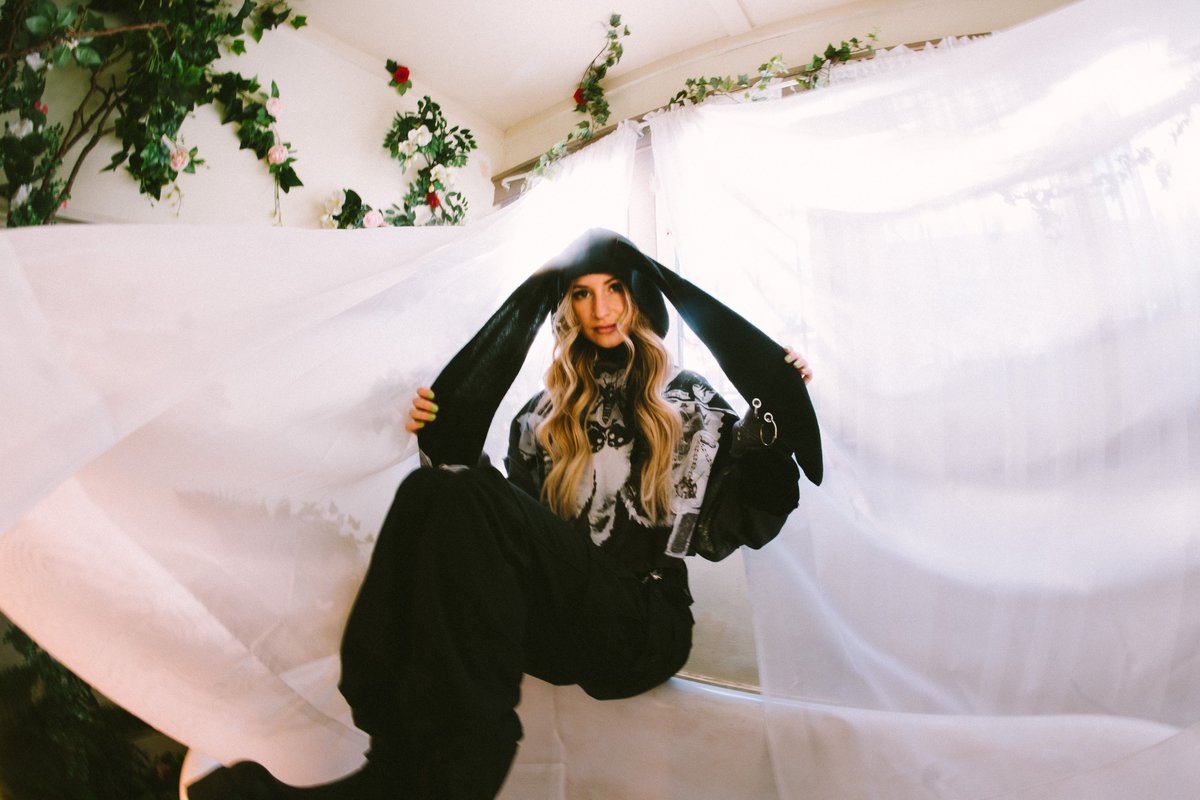 Four Four Live tweet media