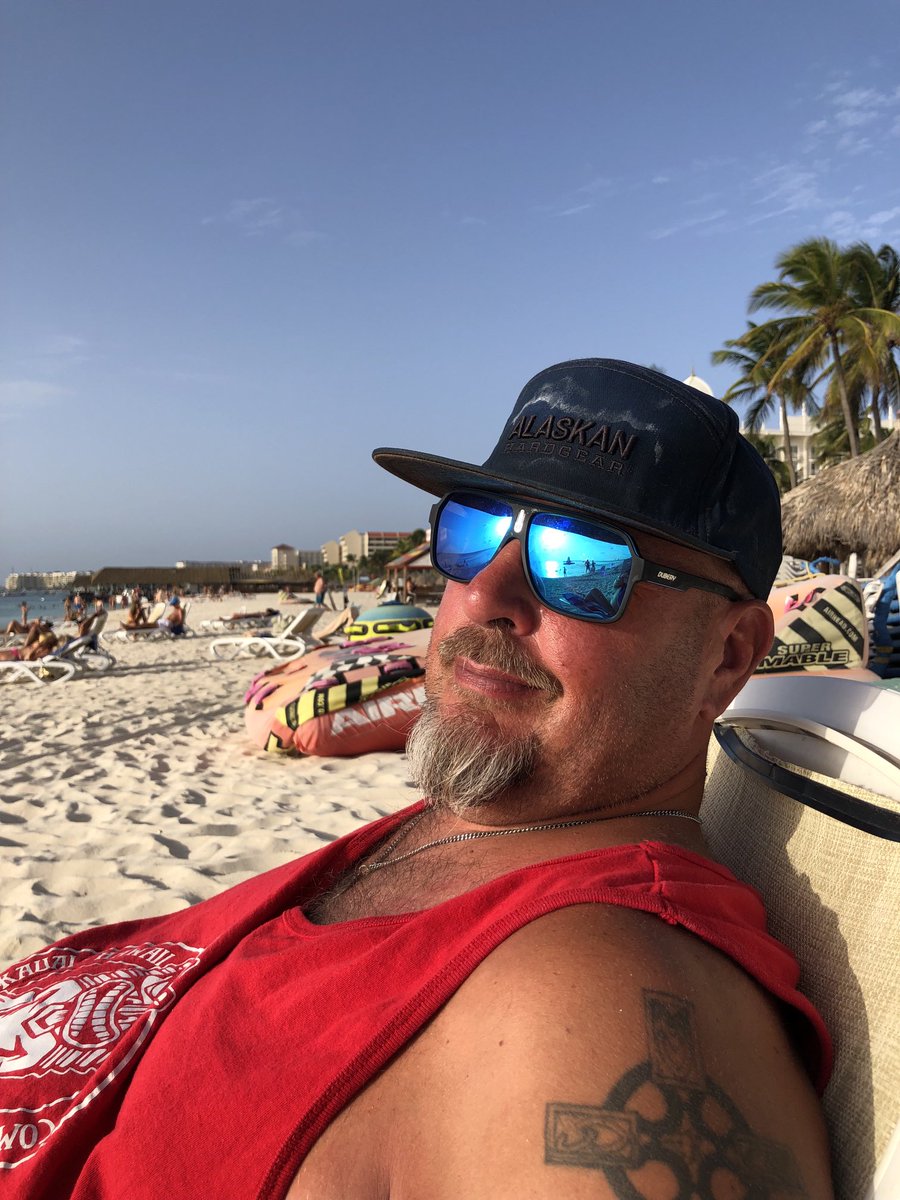 Celebrating our 5th anniversary in Aruba with ⁦<a href="/CoachHobart/">Brian Hobart</a>⁩ ❤️