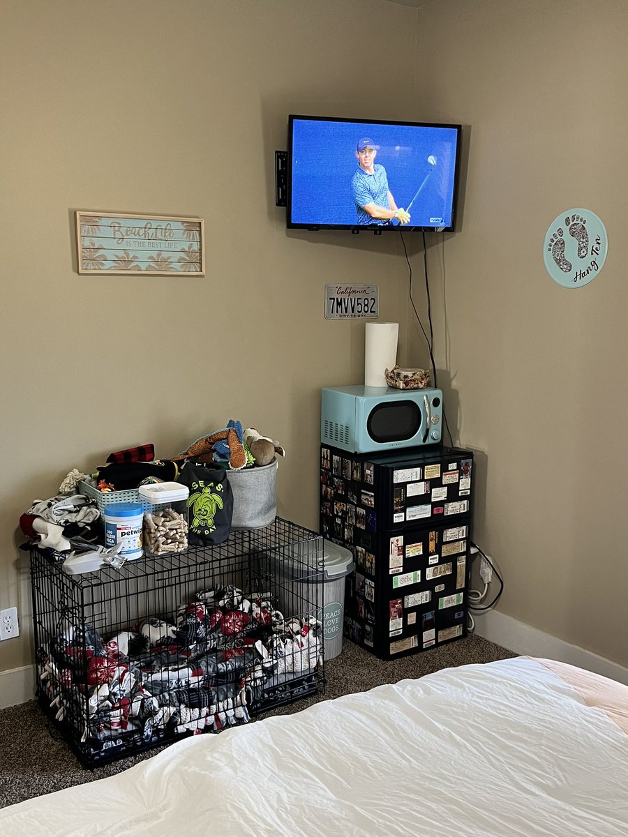 reutter_lisa's tweet photo. Well it was move in day for Brooke and we just finished.  So proud of her and know she will do great things at Mizzou!  Such sweet roommates as well!! https://t.co/udt9TVnk1s