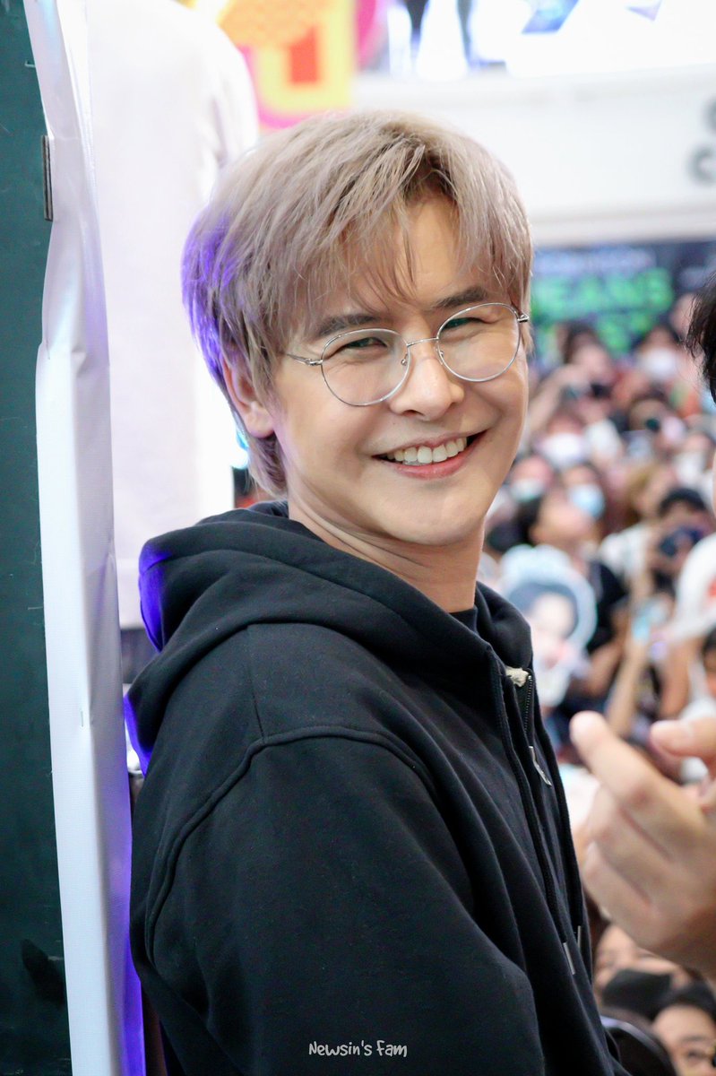 kittyben17's tweet photo. สวัสดีวันศุกร์จ้า ขอให้สุขกาย สบายใจ รักษาตนให้พ้นจากทุกข์ภัยน้า~ 😁

#OhmThitiwat #โอห์มไง
#newsinfinity https://t.co/ap6gucErP6