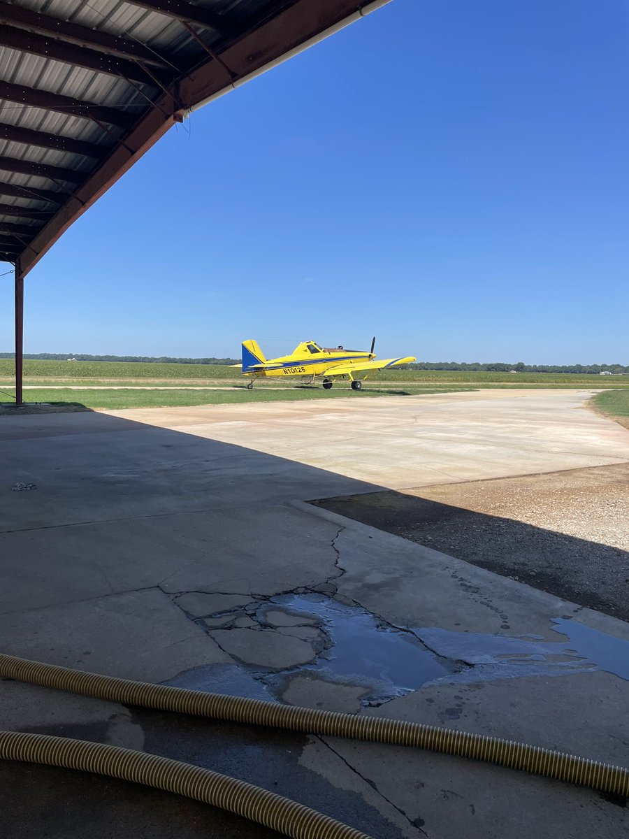 brandon_hanks's tweet photo. First soybean desiccation load of the year, also is his first ever. 
#harvest23 #Flyiton https://t.co/U99szL7f35