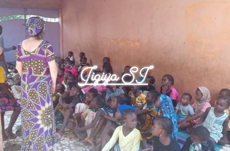 projetsemence's tweet image. Mais um dia abençoado com as crianças #Garibous 🤩
#Obrigada pelas orações e participações ✝️🛐

#Projeto Jigiya Si  
#África_2023 💟🆔

#ParticipeComAgente:
doeafrica.org/doeagora/famil… 

#JigiyaSi: "Semear na esperança e plantar na."

sa.aimint.org

🙏🇧🇫🌍🇲🇱🙏