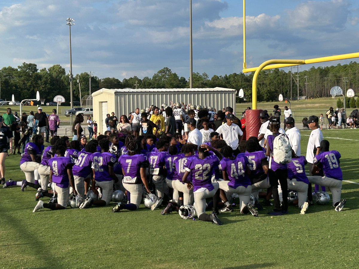 Mizzalmondjoy's tweet photo. My one and only, Amari 💜🖤🤍 #RVHS #number84 #widereceiver #blazers #highschoolfreshman #boymom let’s go! https://t.co/diRLi7oJdw