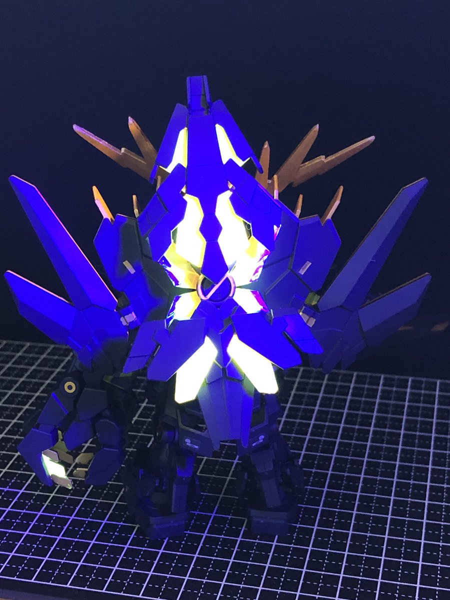 idea_sm's tweet photo. CSバンシィ
ミニミニな可愛さの割にめっちゃ光って意外といかつい👍
＃ガンプラ　＃ガンダム https://t.co/NvGgSAE0RU