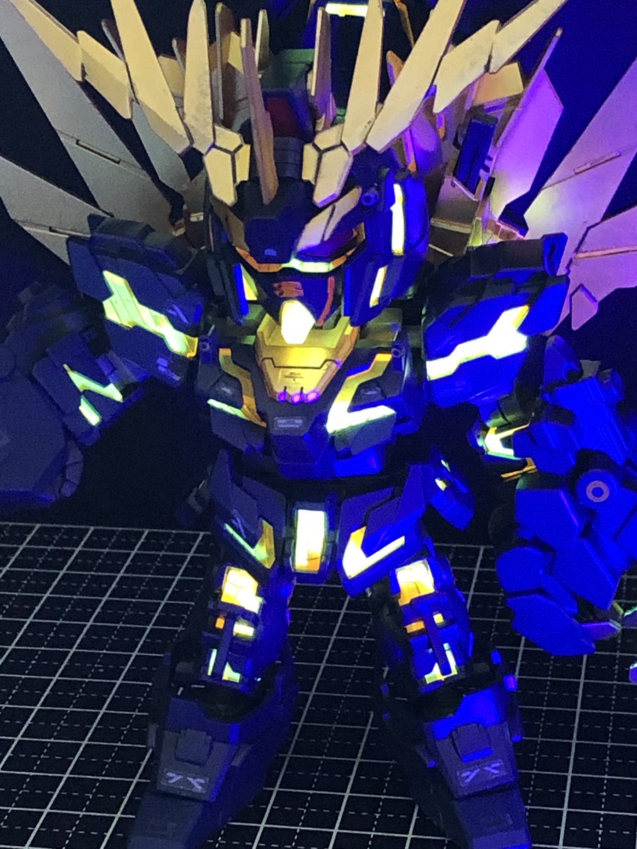 idea_sm's tweet photo. CSバンシィ
ミニミニな可愛さの割にめっちゃ光って意外といかつい👍
＃ガンプラ　＃ガンダム https://t.co/NvGgSAE0RU