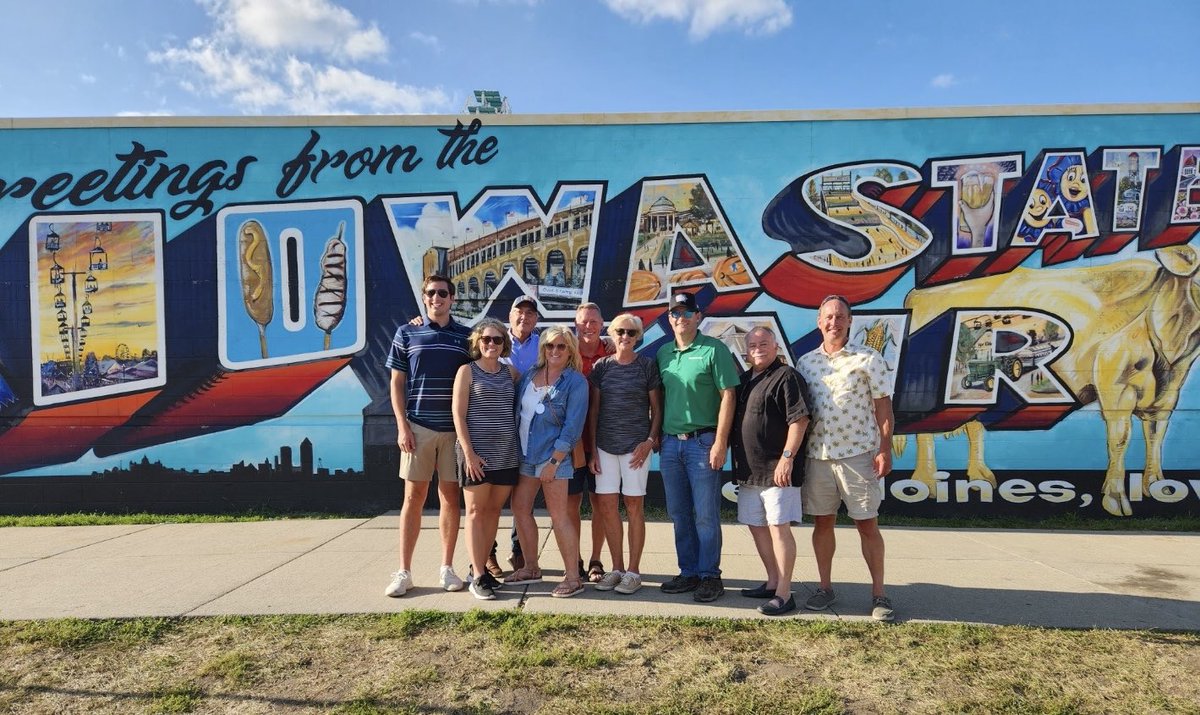 ShannonLathamIA's tweet photo. Such a fun day at the @IowaStateFair with some of my favorite people during Legislative Day! The weather was absolutely perfect. #BestDaysEver #NothingElseCompares https://t.co/gCoMAMYor3