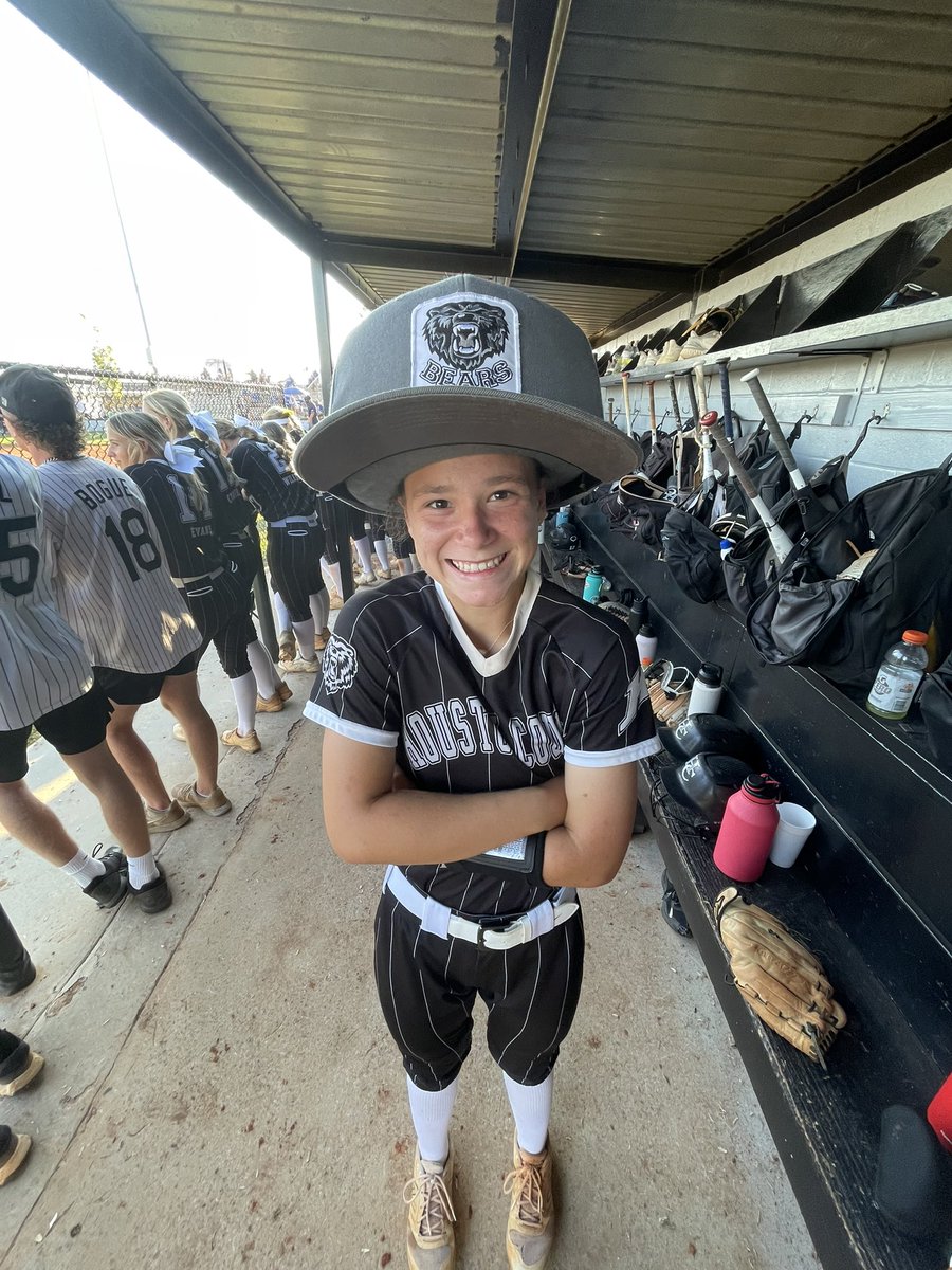 HoCoSoftball's tweet photo. Jv and varsity win tonight’s games! @JacyHarrelson had 12 K’s and a homer, @Ansleigh_Darby started us off in the top of 5th, and @hayley_mcelroy had her first high school homer! 

First road trip tomorrow! #getonthebus #allgasnobrakes 🚌 https://t.co/kiqWiFZA5n