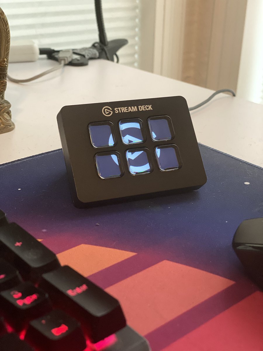 thoptertoken's tweet image. Can’t work for the boss man @JimDavisMTG without getting in on the stream deck action 😤

I figure if I assign 2 buttons for editing shortcuts, that leaves 4 buttons free to play Simpsons sound bites on command 😏