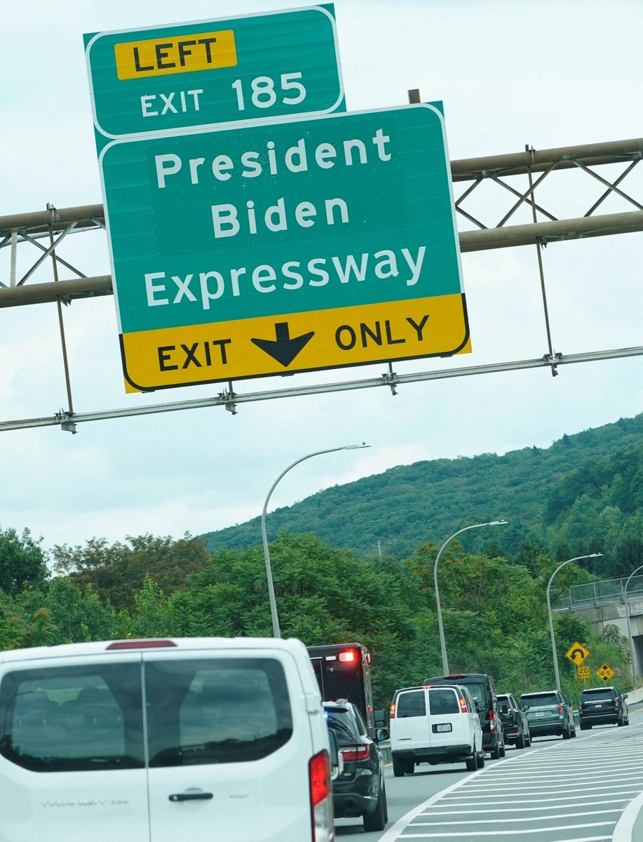 ChrisDJackson's tweet photo. 🛣️ This awesome! Today on his way to Scranton, President Biden's motorcade took the "President Biden Expressway" to get there!

Great to see Pennsylvania honor Scranton Joe like this!  🕶️ https://t.co/U26nUrO4o2