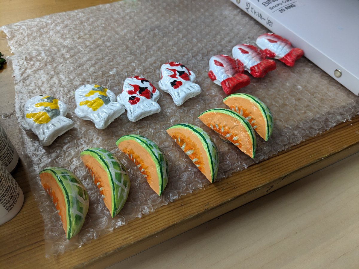 おはようございます。☂朝から雨が降っている大分市です。今日はクラフト作業の日。メロンのマグネットがもうすぐ完成です🍈🍈🍈