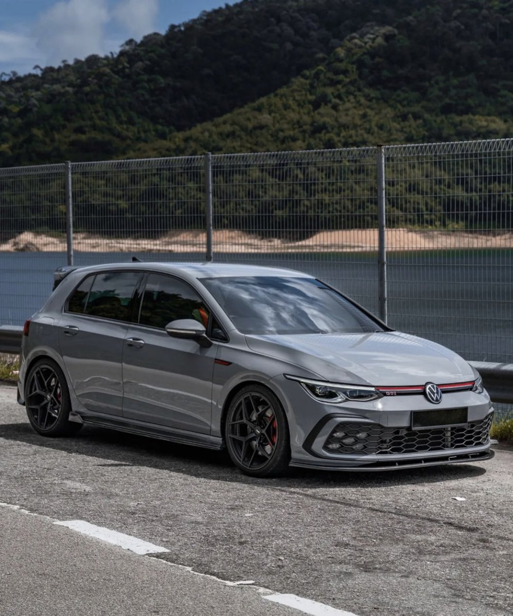 FastCarsWorld's tweet photo. Volkswagen Golf 8 GTI 👽 https://t.co/1dZDUryqCM