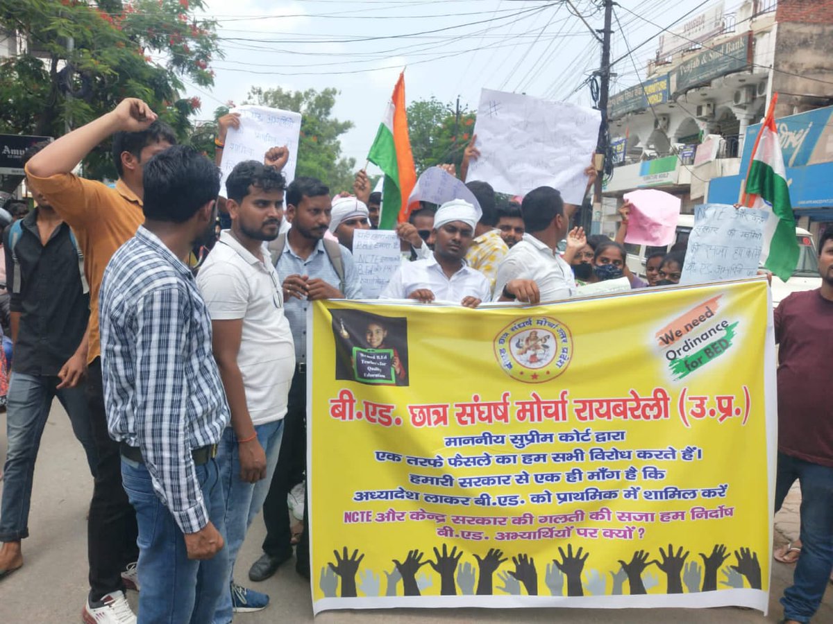 हर ग्रुप में  ये ट्वीट आग की तरह हर ग्रुप में फैला दो 
 समय से पहिले  हर बीएड ग्रुप में पहुंच जाना चाहिए ये पोस्टर इतना रीट्वीट करो इतने लोगो तक पहुंचा दो जी की आज 2 मिलियन के पर ट्वीट हो जाए.!🔥
<a href="/Reetu_13/">Reetu</a>
#BEDProtestForPRT