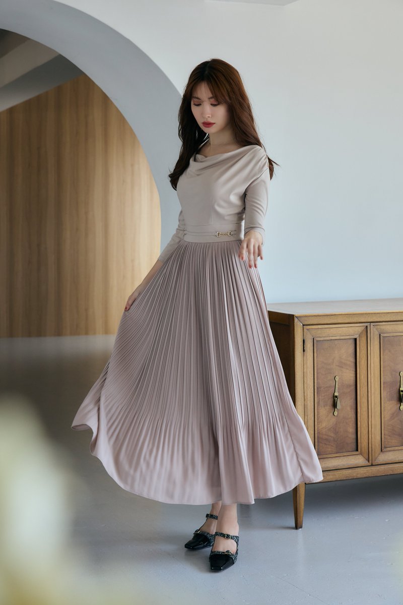 ハーリップトゥ　Perugia Drape Neck Pleated Dress Perugia Drape Neck Pleated Dress// 美しい細かな消しプリーツに